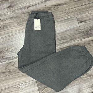 BNWT Aritzia Mega Sweatd